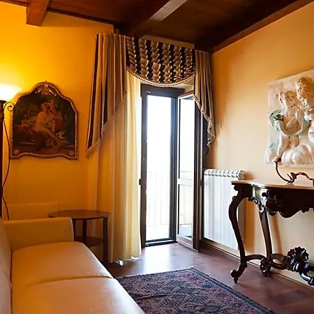 La Dimora Antica Bed & Breakfast