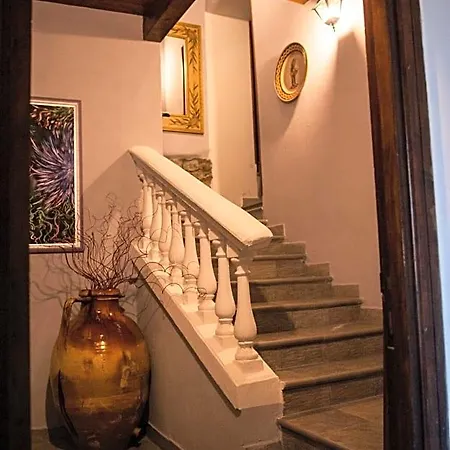 La Dimora Antica Bed & Breakfast